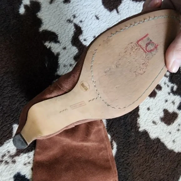 "VINCE CAMUTO" WOMEN'S GENUINE SUEDE HEELED BOOTS - BROWN - Picture 4 of 8